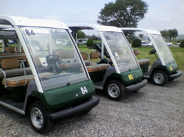 ヤマハ発動機製五人乗自走式ゴルフカート